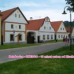 Hluchá Bašta S Vnitřním Bazénem *