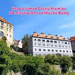 Hluchá Bašta S Vnitřním Bazénem *