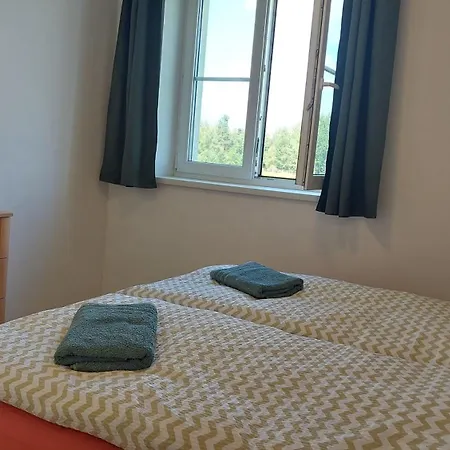 Hluchá Bašta S Vnitřním Bazénem