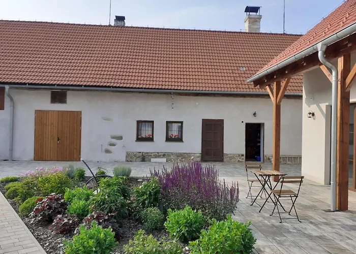 Hlucha Basta S Vnitrnim Bazenem Apartment Ceske Budejovice