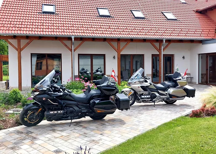 Hlucha Basta S Vnitrnim Bazenem Apartment Ceske Budejovice