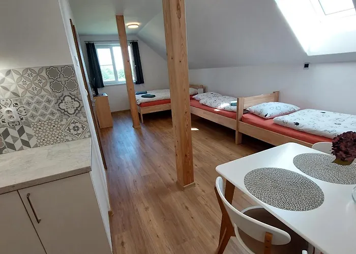 Hlucha Basta S Vnitrnim Bazenem Apartment