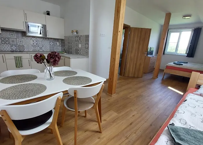 Apartment Hlucha Basta S Vnitrnim Bazenem